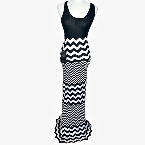 bebe Dresses Nwt Bebe Knit Zig Zag Maxi Dress In Black And White